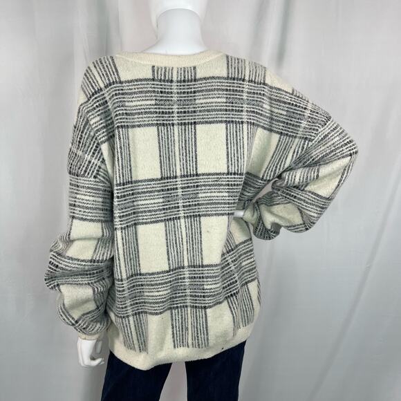 Cyrus Plaid Sweater Top Size XL - Picture 3 of 7